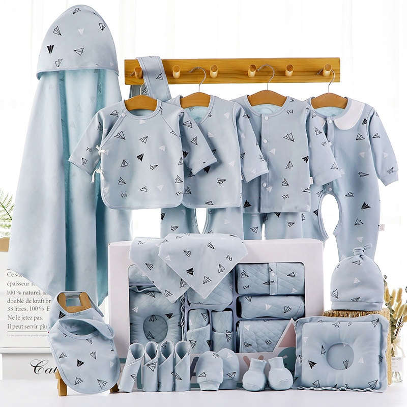 Latest pretty desing Baby Clothes set with Gift Box